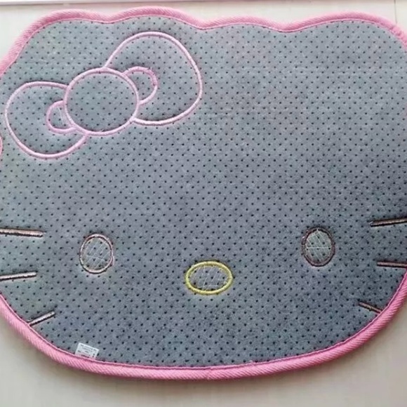 Hello Kitty Large Plush Bath Mat/Area Rug 33"wide x 27"tall - Picture 4 of 6